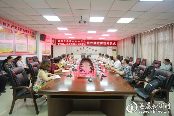 （签约仪式现场）