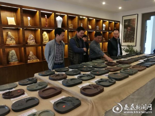 专家在双峰国藩溪砚指导