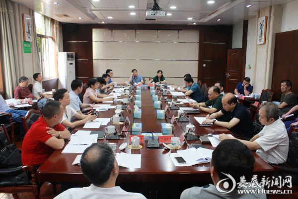 娄底市委常委、秘书长方建荣主持召开专题会议，研究华菱安赛乐·米塔尔汽车板有限公司(VAMA)有关事项，安排部署近期工作重点。
