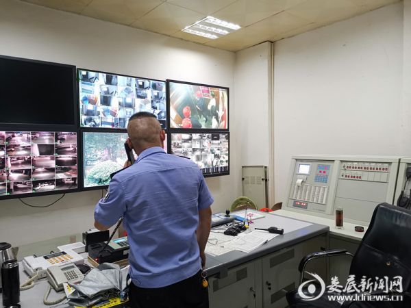 物业监控室接到求救电话后启动救援