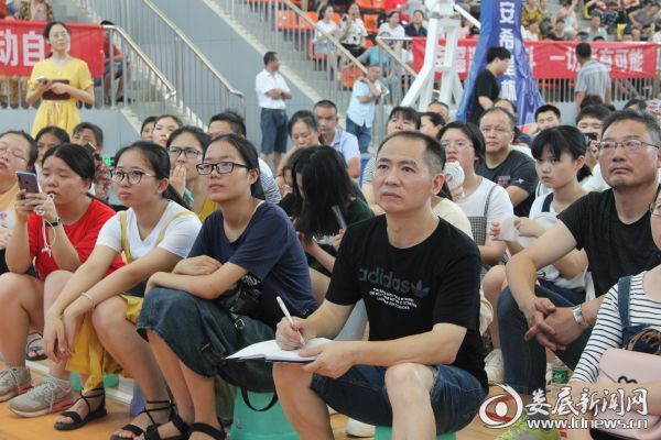 边听边做笔记
