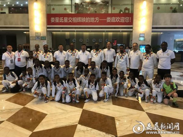 埃塞俄比亚少年足球队抵达娄底