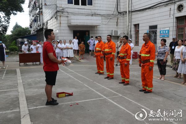 防毒面具佩戴演示