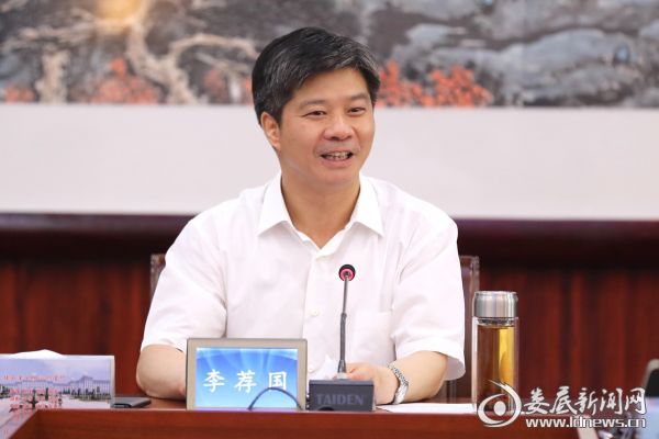 （娄底市委常委、人大常委会主任李荐国）