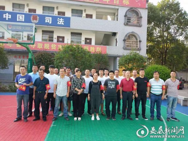 （荷塘镇城区秩序集中整治专项行动人员整装待发）