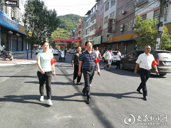 1.伏口镇党委书记廖学军带领党政班子成员和机关党员前往中心小学等地开展志愿服务活动