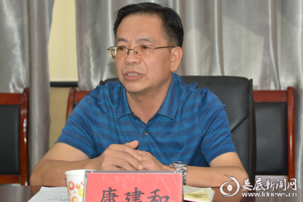 (市委主题教育第十指导组组长康建和到会指导)