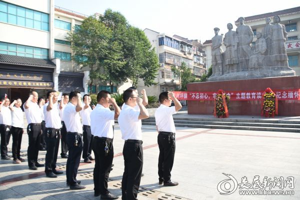 读书班全体党员重温入党誓词