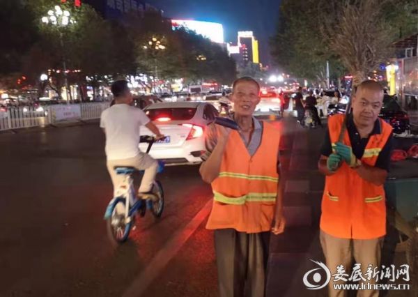 等待垃圾收集车