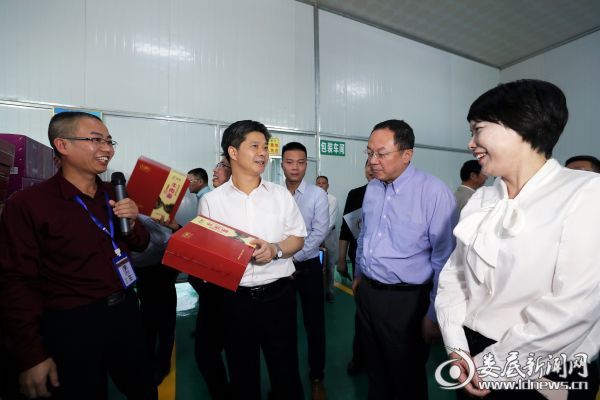 （随后，观摩团来到万宝新区观摩了中国物流诚通物流园二期项目）