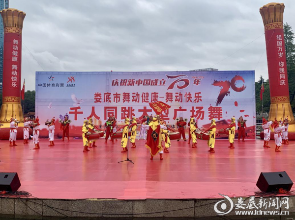（演出现场）