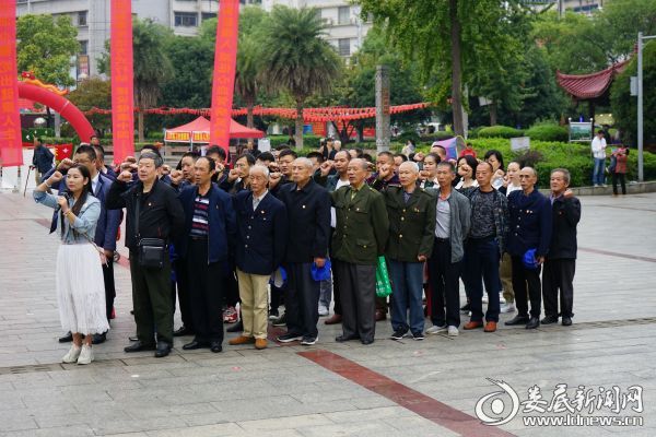 (党员重温入党誓词)