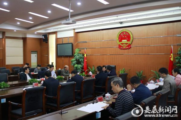 （10月30日，市人大常委会党组书记、常务副主任谢志雄主持召开市人大常委会党组调研成果交流会）