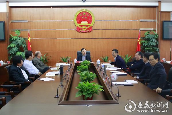 （10月30日，市人大常委会党组书记、常务副主任谢志雄主持召开市人大常委会党组调研成果交流会）