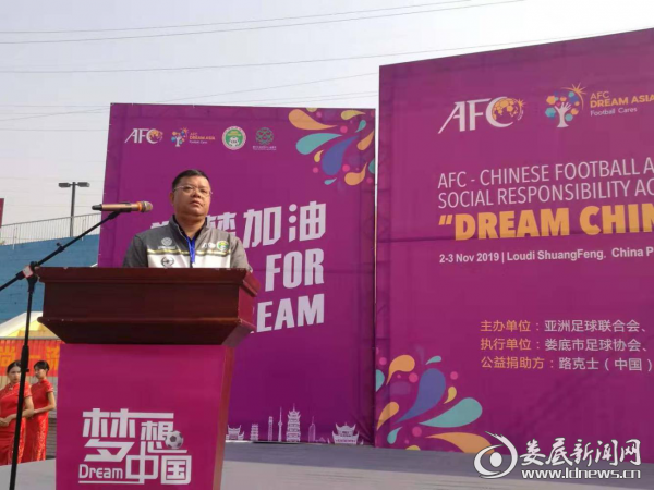 （娄底市文旅广体局局长袁华荣主持启动仪式）