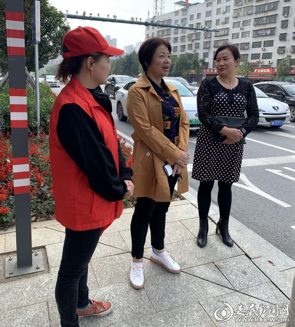 文明劝导现场