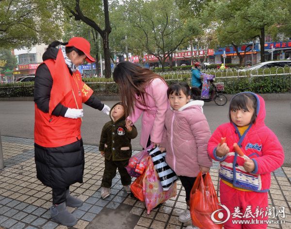 汽车站文明劝导