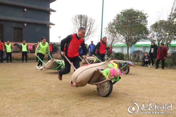 农民趣味运动会现场
