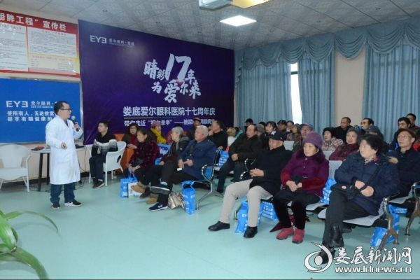（讲座现场座无虚席）
