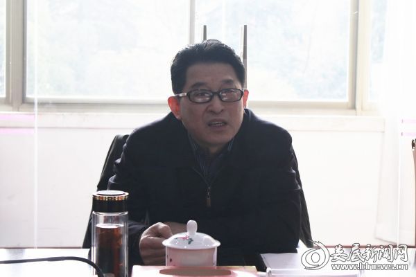 （李小平指出，要聚焦人大法定职责，循序渐进开展好监察监督工作）