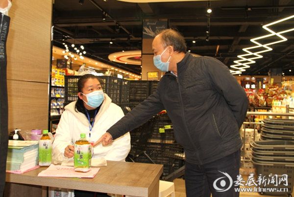 毛健刚在蓝田市场超市督导防疫工作