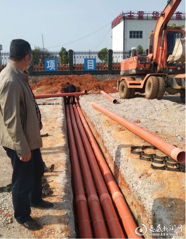 古溪街项目全部市政过路横管预埋已完工恢复（图为电力横管埋设）