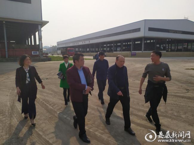 （4月8日，市生态环境局副局长邓有武、市生态环境局直属分局局长李耀武一行到娄星工业集中区域内企业调研指导环保工作）