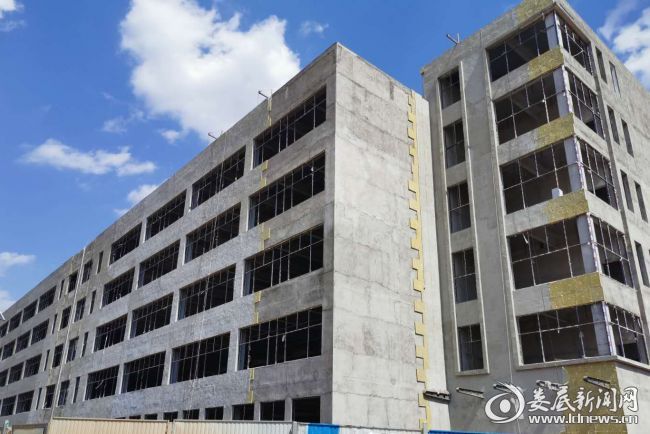 （图为娄星工业集中区创新创业基地标准厂房）