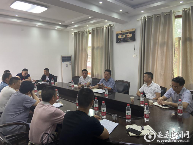 （中小企业创业基地项目二期召开征迁工作调度会现场）