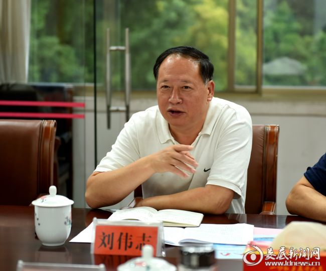 (省人大常委会副秘书长刘伟志讲话)