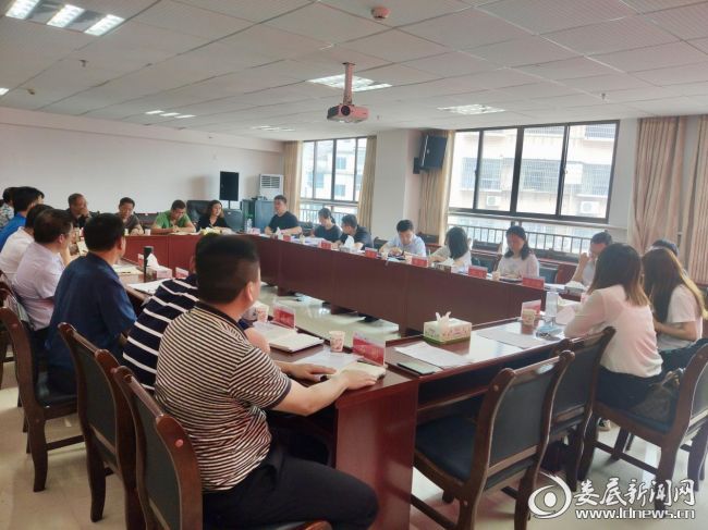 （5月28日上午，娄星工业集中区召开环境影响跟踪评价报告书专家审查会）