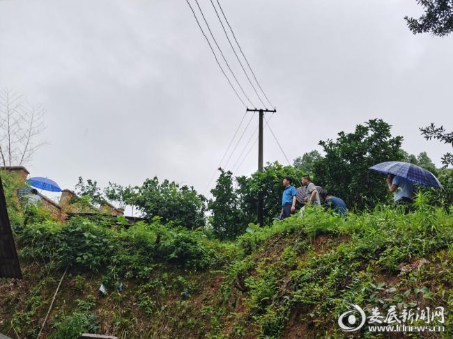 （对娄底宏冶炉料有限公司厂房后开展安全隐患排查）