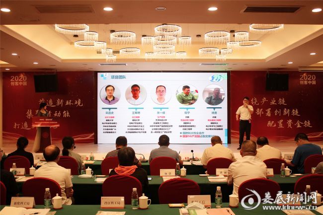 (复赛现场,全市18家企业和5个优秀创新创业项目现场“PK”,通过“8分钟路演+5分钟答辩”的方式,各企业按照抽签顺序,对各项目的研究内容、技术创新、研发团队、发展规划、经营模式等一一进行了展示和解读)