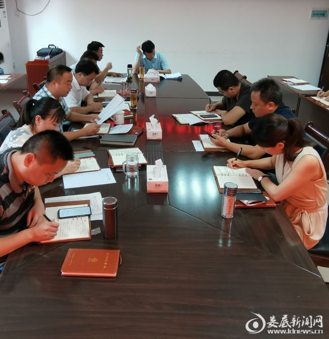 （7月10日，娄星工业集中区党工委书记付朝晖主持开展7月份党工委理论学习中心组扩大学习）