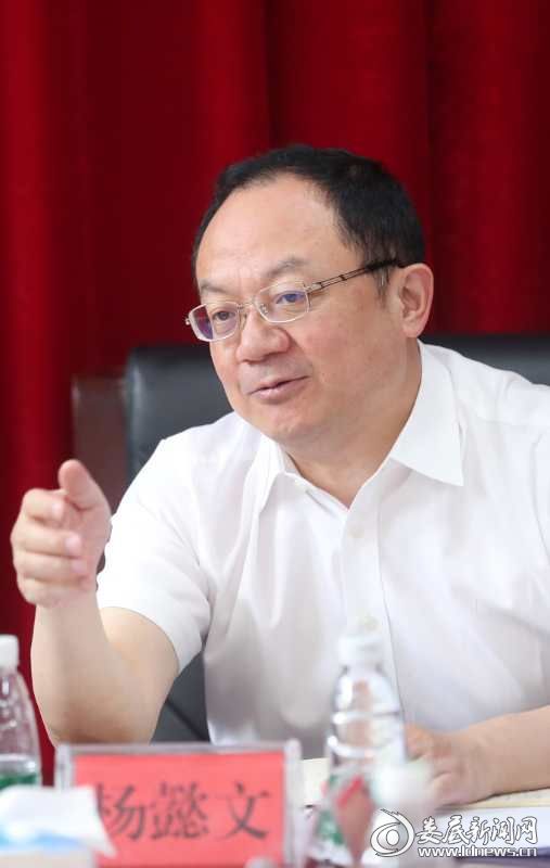 （杨懿文强调，要不断提升常态化防控能力，筑牢安全防线）