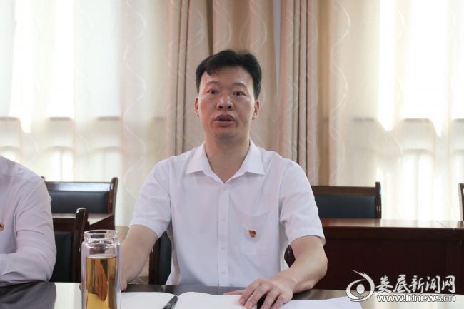 (娄星工业集中区党工委书记、管委会主任付朝晖)