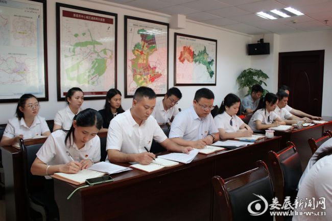 (学员认真作学习笔记)