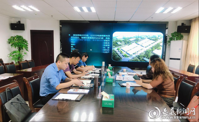 （9月17日，湖南金荣企业集团长三角产业转移综合服务中心副主任邓仪文一行到娄星工业集中区考察洽谈）