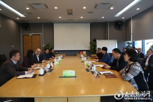 （张希慧与VAMA首席执行官费尔南德等高管进行座谈）