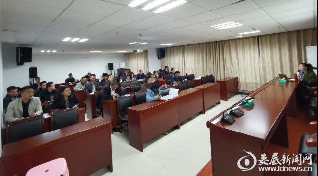 （近日，娄星工业集中区在园区举办的为期一个月的演讲技巧培训班正式结业）