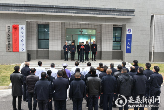 （揭牌仪式现场）