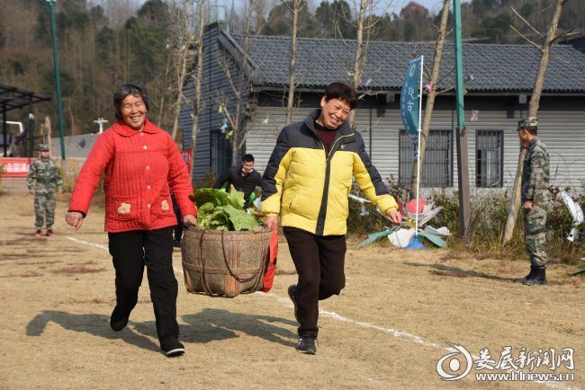 抬箩筐接力赛