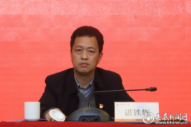 （市委组织部副部长、市委两新工委书记谌铁辉主持开班仪式）