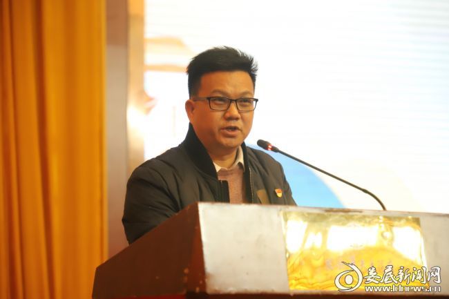 （参训学员上台讨论发言）2