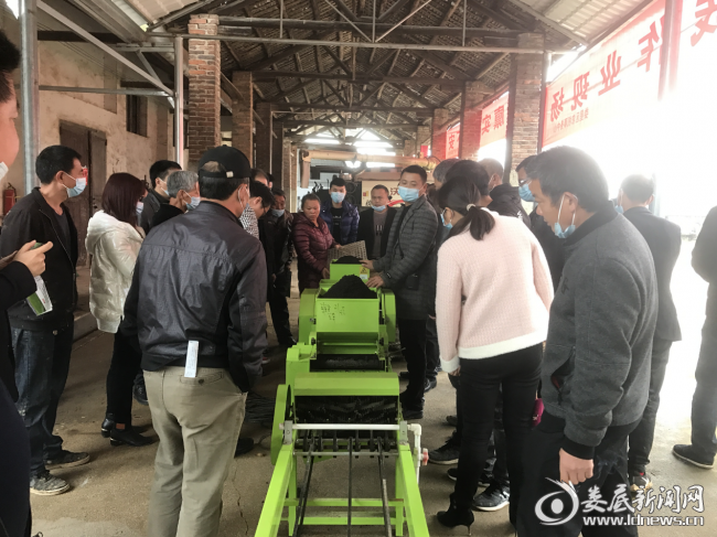 （机械化育秧培训演示现场）