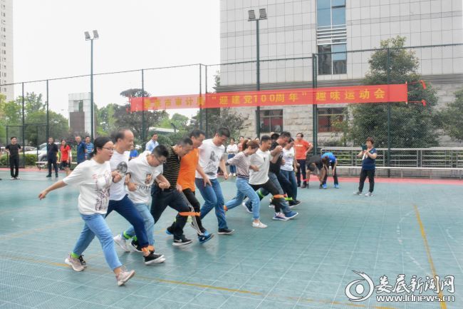 （趣味运动会活动现场）_副本