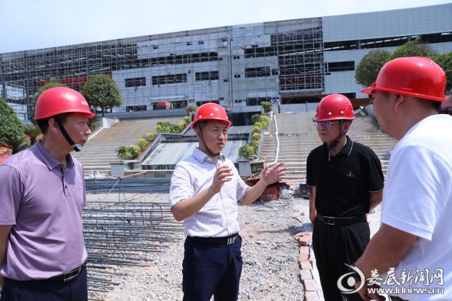 （涟钢智能机械车库及钢材智慧加工产业园工地）