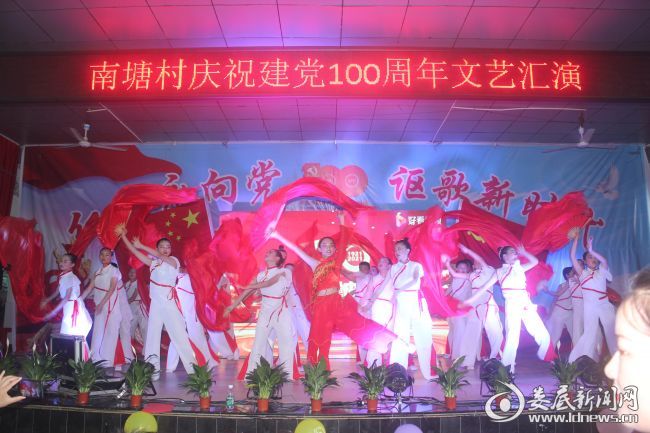 舞蹈《红色摇篮》