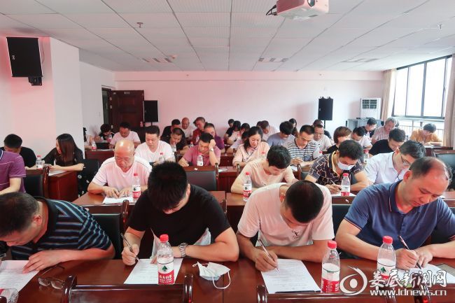 （培训后，与会人员开展安全生产知识测试）