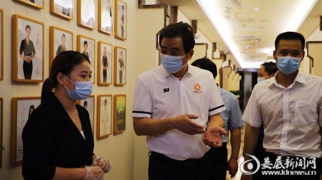 （吴建平带队到颐而康福鑫保健有限公司督察疫情防控工作落实情况）